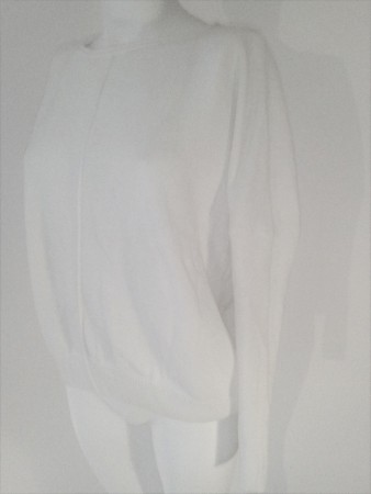 /products/damsky-svetr-bily-vzadu-rozpinaci-patrice-breal-vel-l/